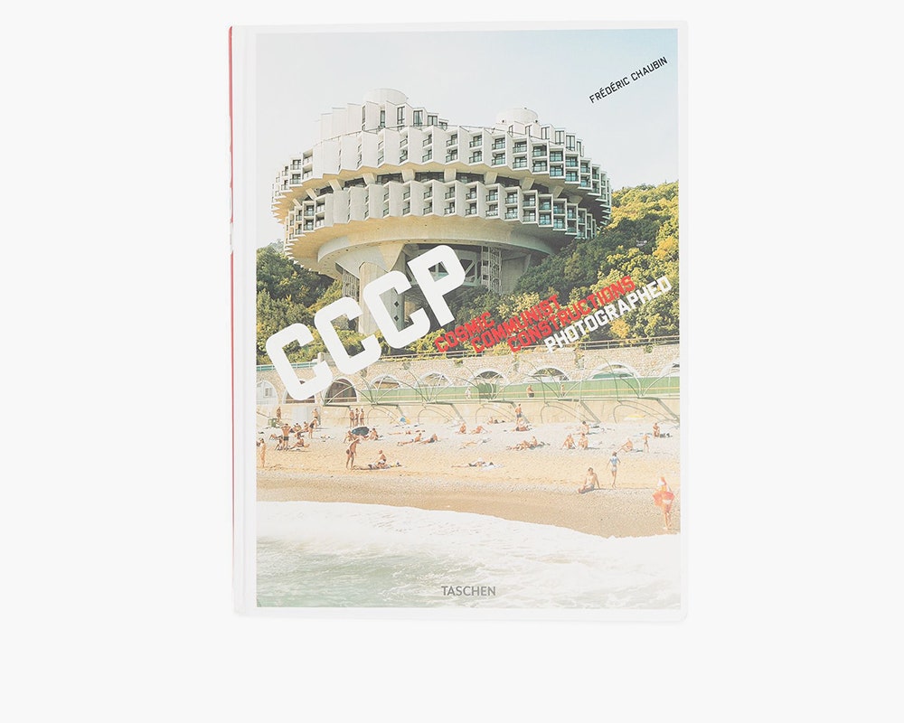 Выбор Даши книга «CCCP Cosmic Communist Constructions Photographed» TASCHEN 5203 рубля farfetch.com