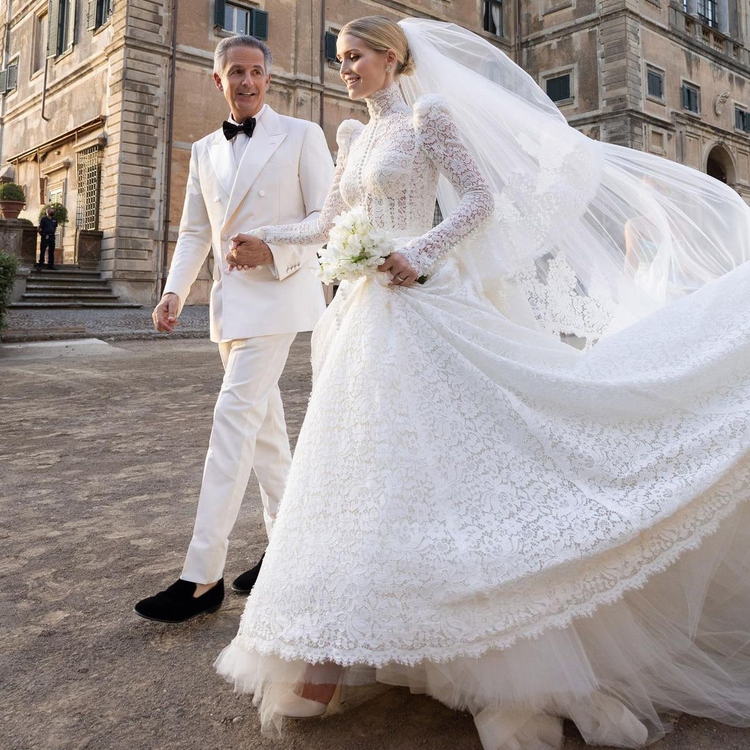 Посмотрите, как создавалось роскошное свадебное платье племянницы принцессы Дианы Китти Спенсер