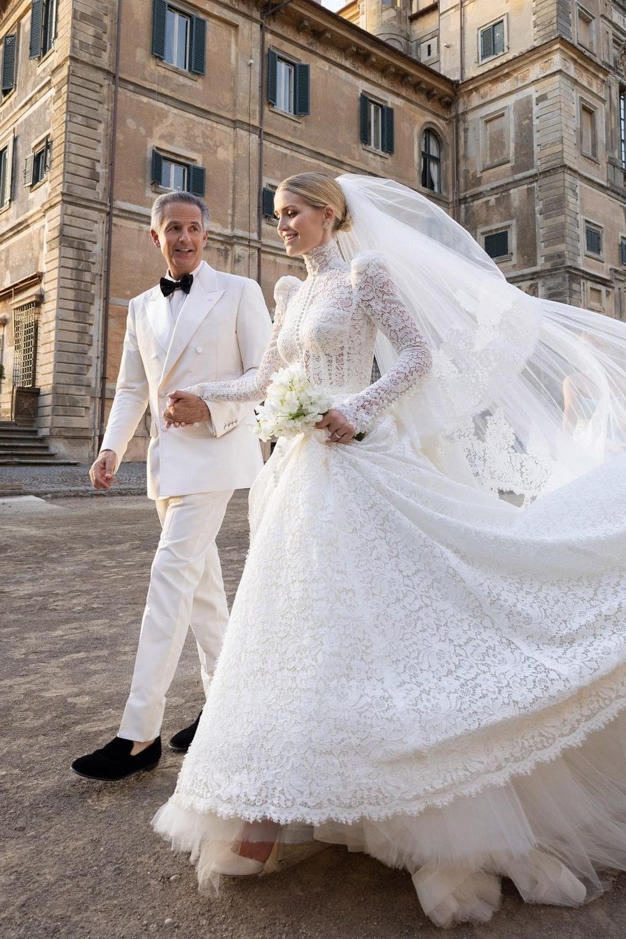 Как Dolce  Gabbana создавали свадебное платье Китти Спенсер