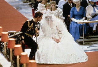 Lady Diana et le Prince Charles le jour de leur mariage à la cathdrale SaintPaul le 29 juillet 1981.