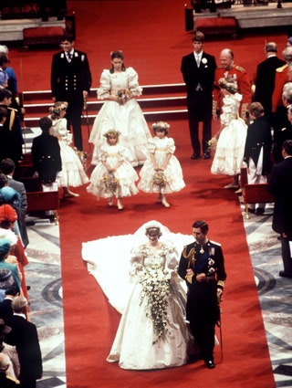 La Princesse Diana et le Prince Charles fraîchement maris.