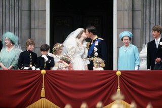 Le Prince Charles et la Princesse Diana sur le balcon du Palais de Buckingham le jour de leur mariage.