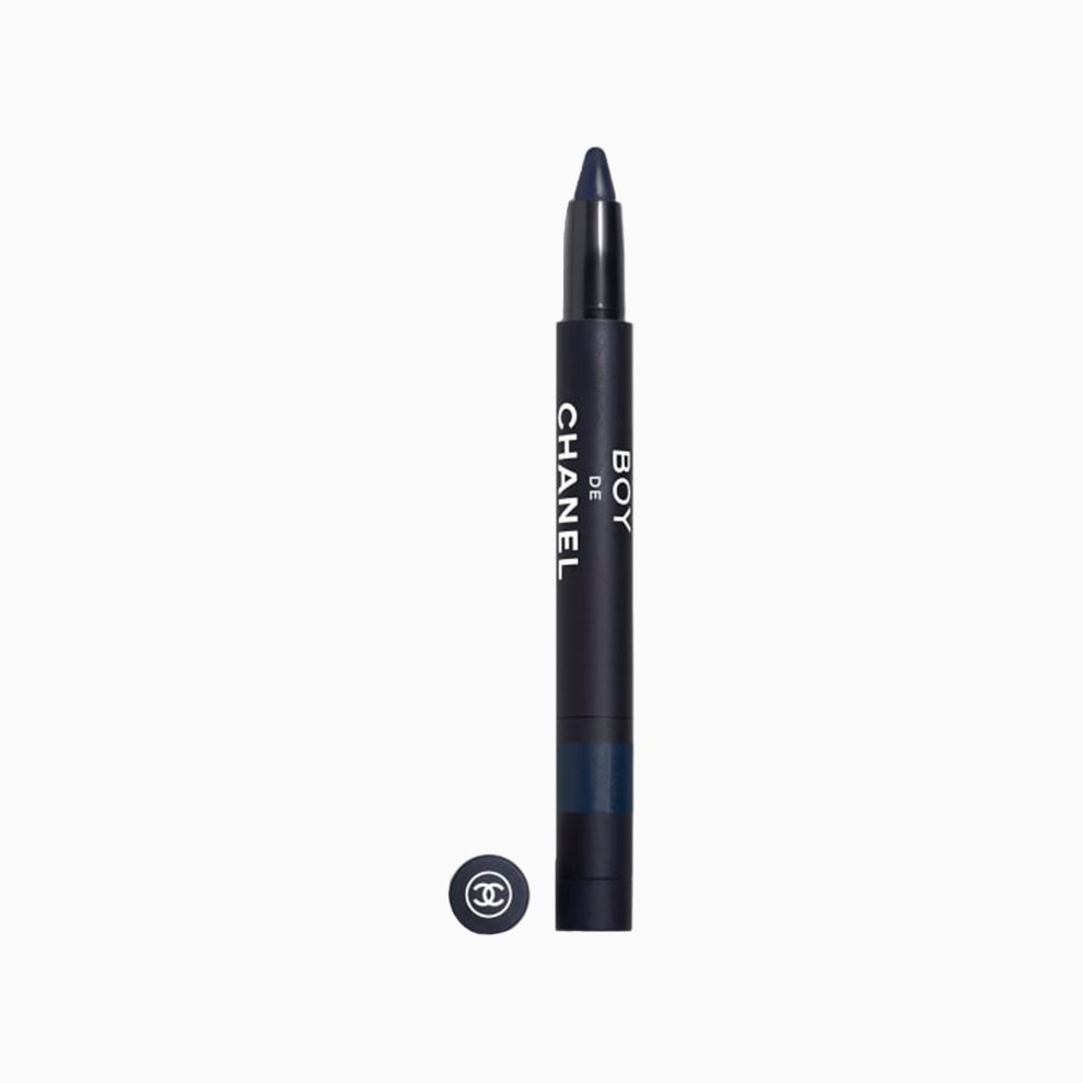 Многофункциональный матовый стойкий карандаш для глаз 3 в 1 Boy de Chanel Stylo Yeux 3En1 Chanel 3400 рублей