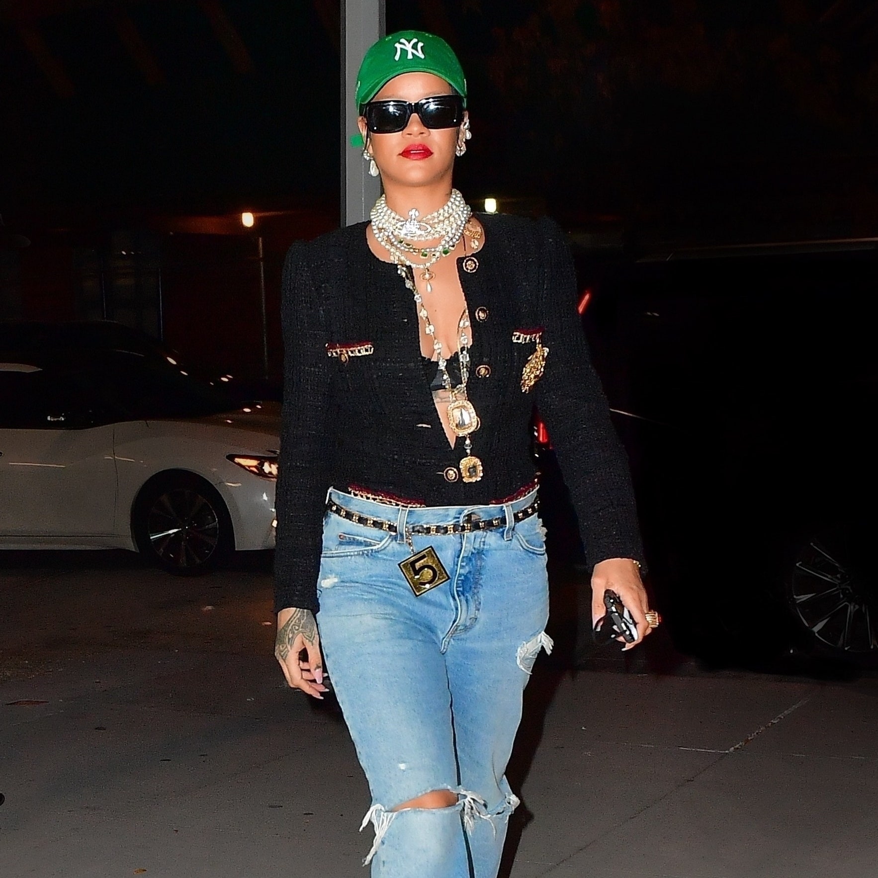 EXCLUSIVE New York NY   Rihanna stuns keeps it casual while running errands and grabbing some essentials at her local...