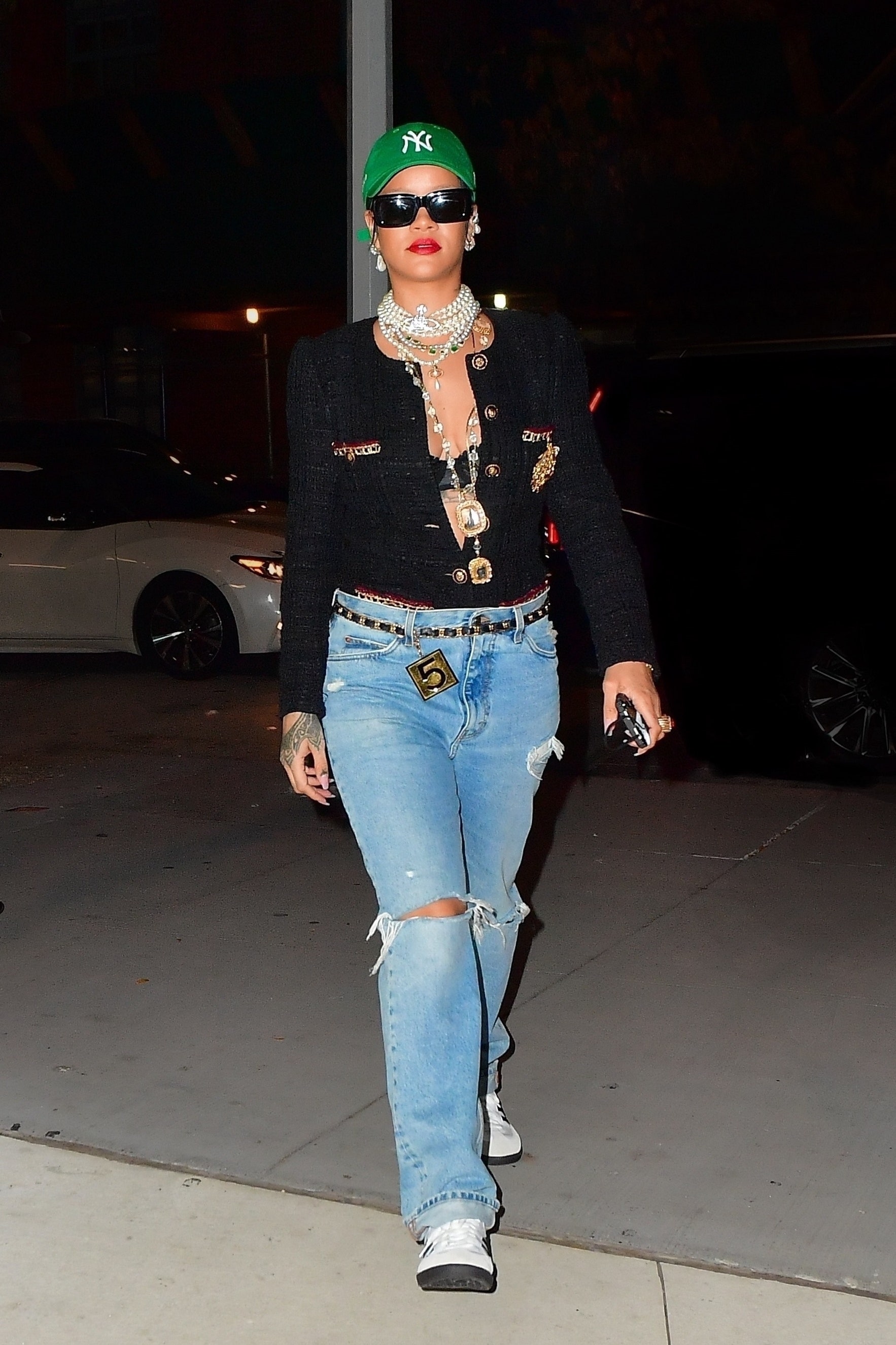 EXCLUSIVE New York NY   Rihanna stuns keeps it casual while running errands and grabbing some essentials at her local...