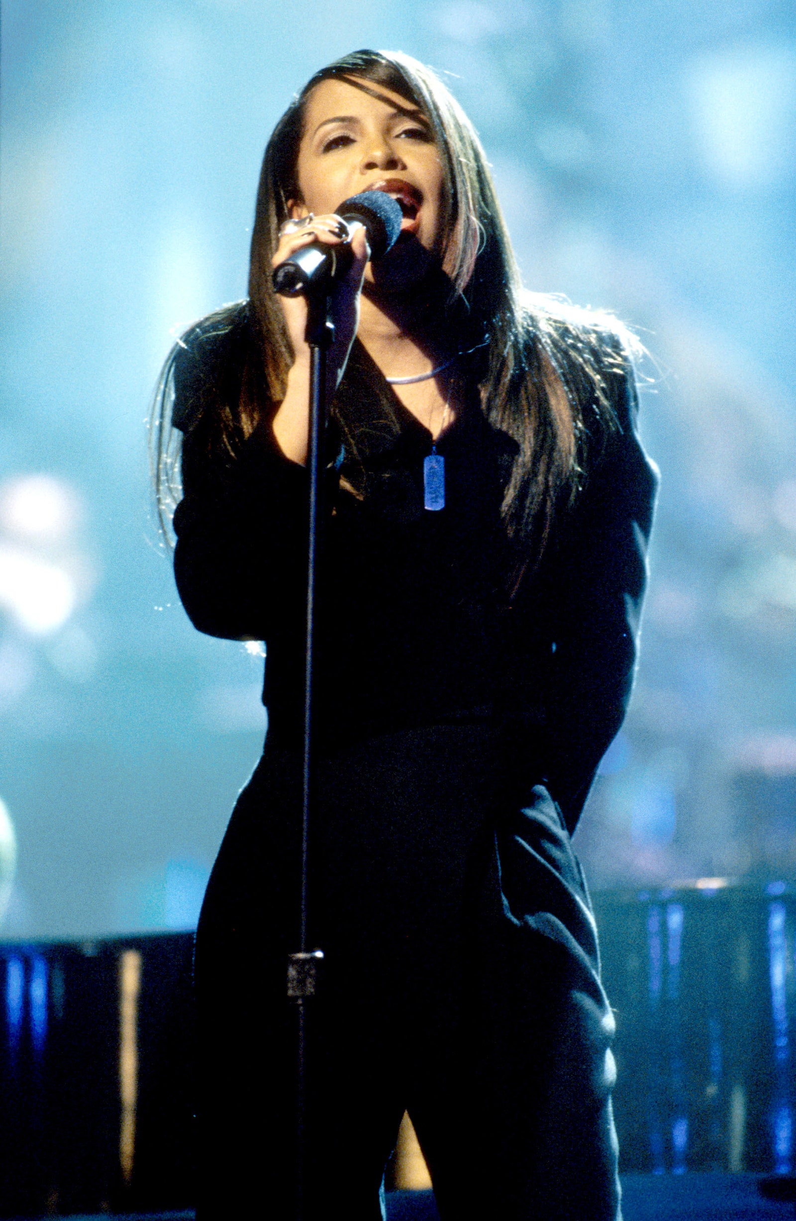 Певица Алия на концерте в НьюЙорке 1997