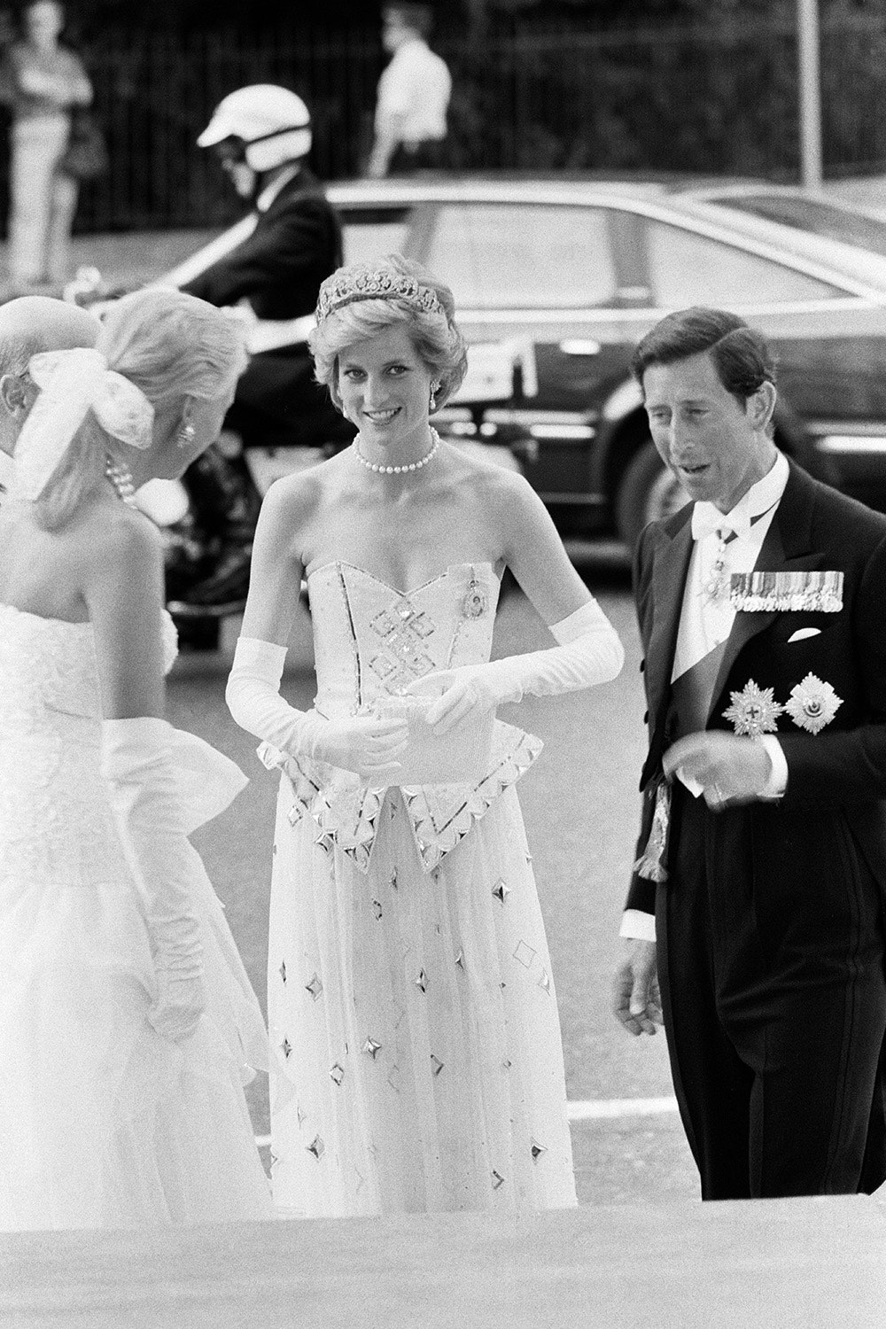 Принцесса Диана в Emanuel и принц Чарльз на приеме в Лондоне июль 1986