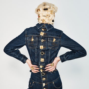 Флисовая куртка — предмет гардероба который в скором времени увидите на всех знаменитостях