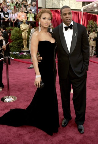 В 2005м Бейонсе появилась на своей первой церемонии вручения премии «Оскар». На ней было роскошное бархатное платье...