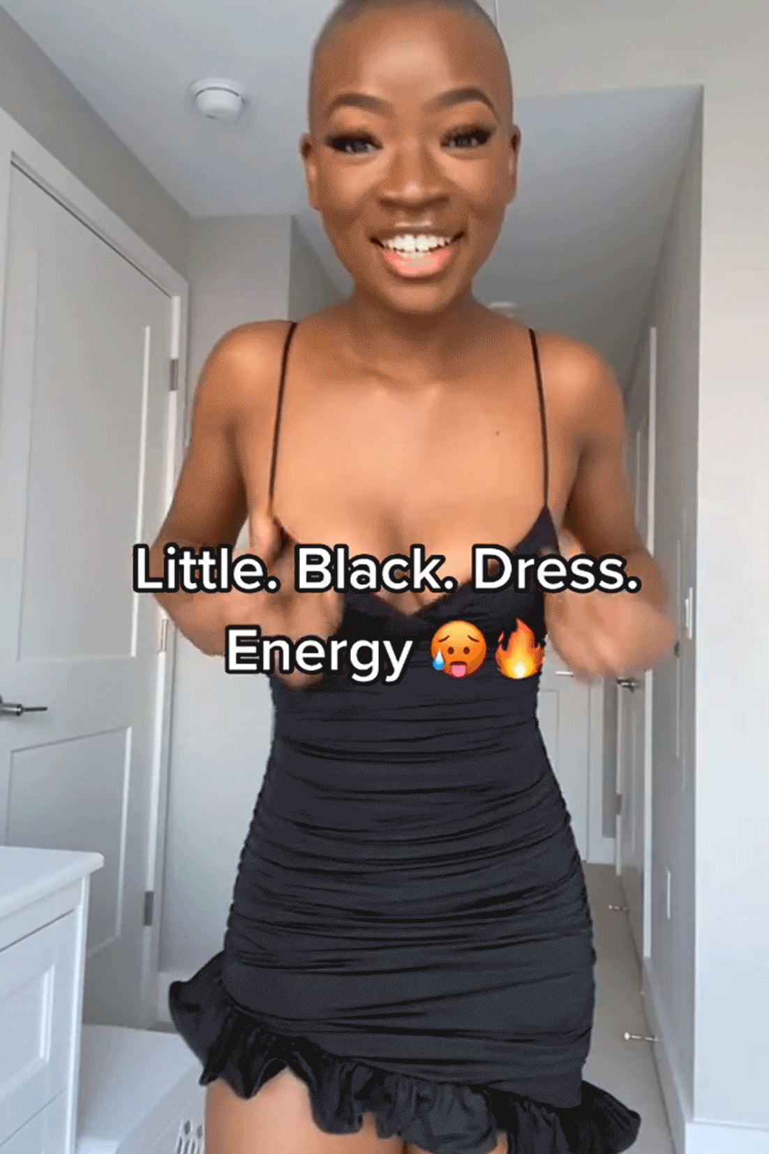 Маленькое черное платье — новый тренд в TikTok