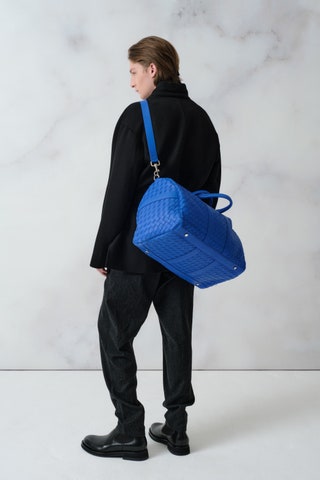 Пальто Zegna Couture 278500 рублей брюки Giorgio Armani 82550 рублей сумка Bottega Veneta 299500 рублей челси Santoni...
