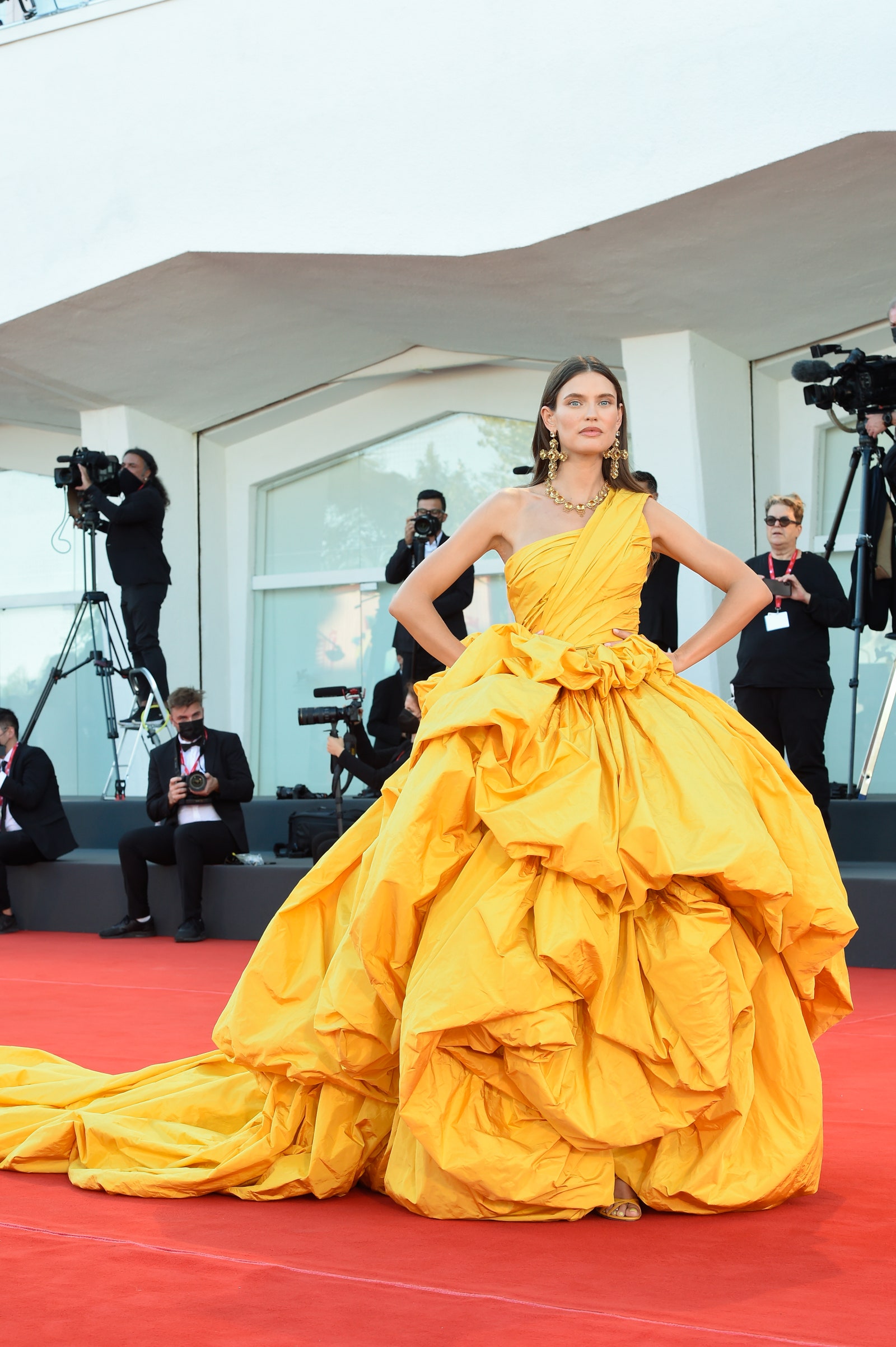 Бьянка Балти в Dolce amp Gabbana на открытии Венецианского кинофестиваля сентябрь 2021
