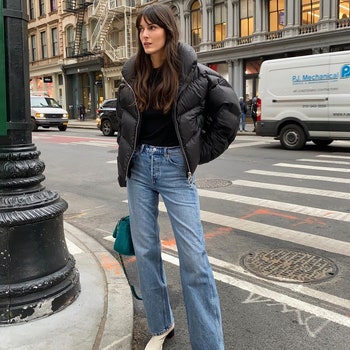 Самые модные джинсы зимы 2022 выбирают редакторы Vogue