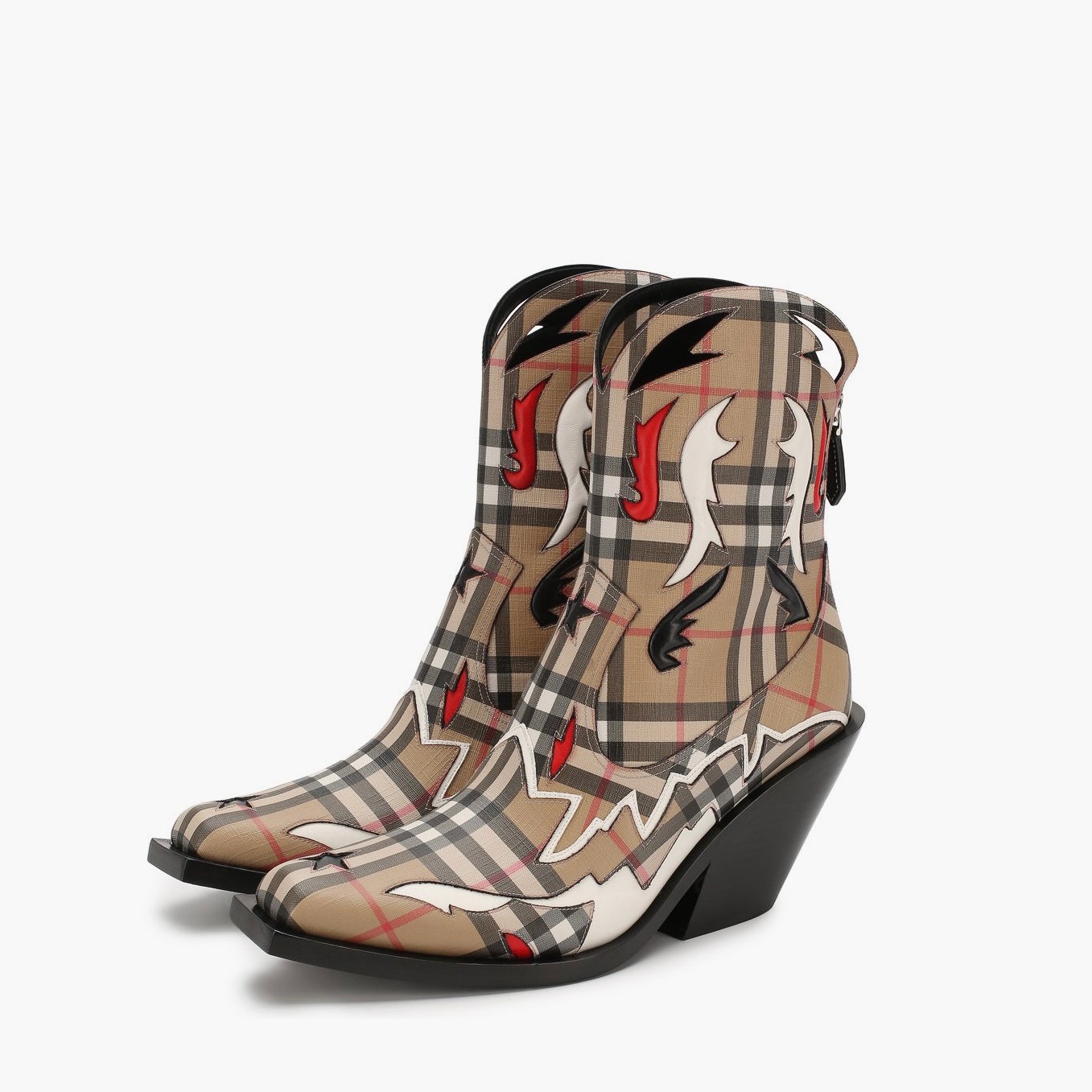 Burberry 72800 рублей tsum.ru