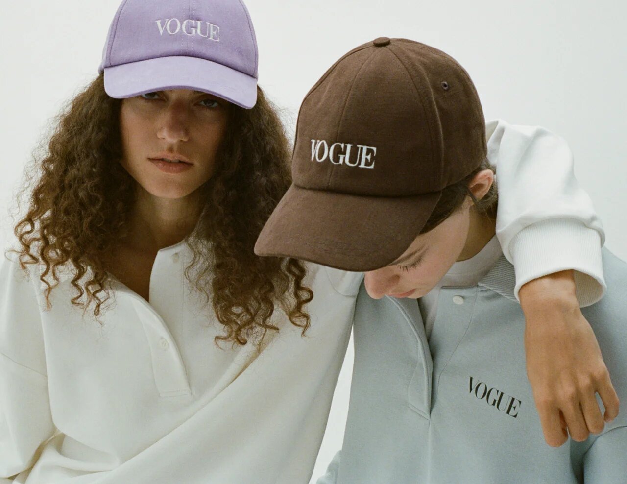 Коллекция Vogue с чем носить поло кепки и спортивные брюки этой осенью