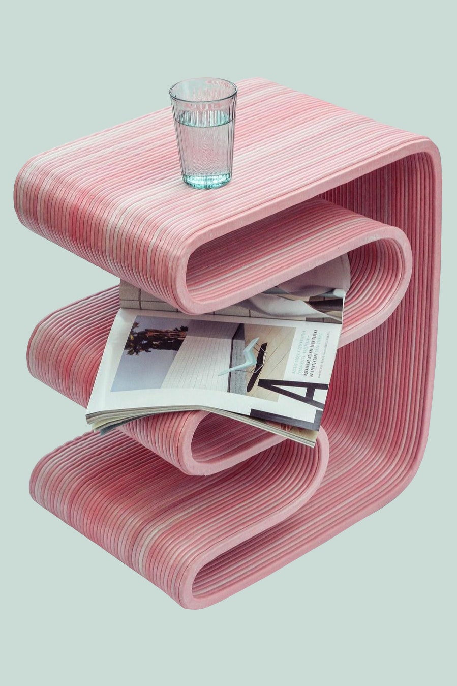 Eburet — питерская студия мебели которая производит стулья и столы из переработанного пластика