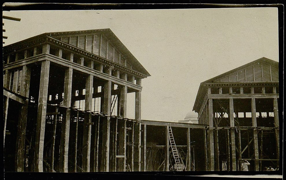 Павильон «Машины и орудия» вид из внутреннего двора 1923