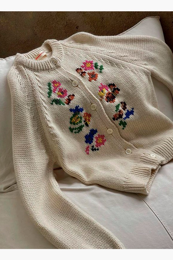 Познакомьтесь с британским брендом Daughter — они делают экологичные вязаные свитеры с трогательными орнаментами