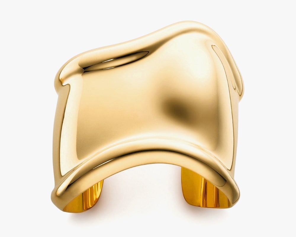 Браслеткафф Elsa Peretti Tiffany amp Co. из 18каратного золота 1846000 рублей tiffany.ru