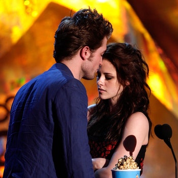 UNIVERSAL CITY CA  MAY 31  Actor Robert Pattinson  and actress Kristen Stewart accept the Best Kiss award onstage during...