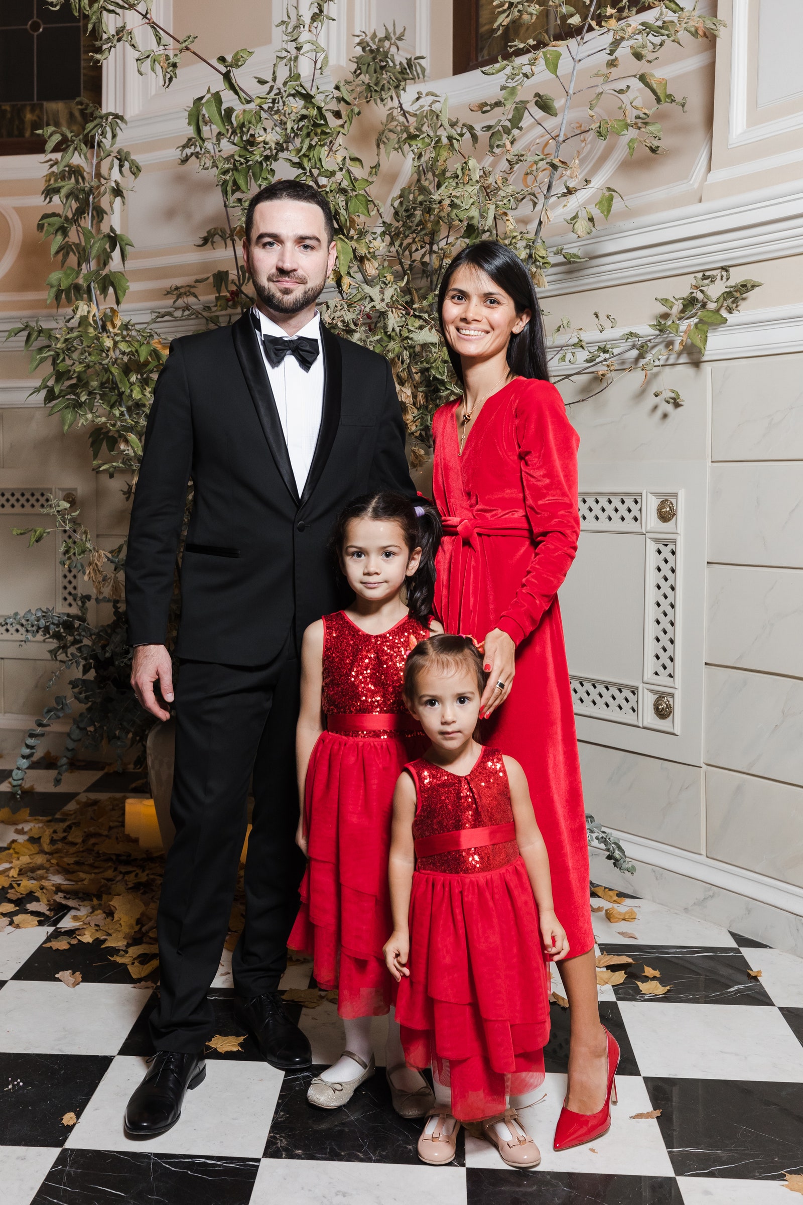 Семен Александровскийи и Анастасия Ким с дочерьми Соней и Майей