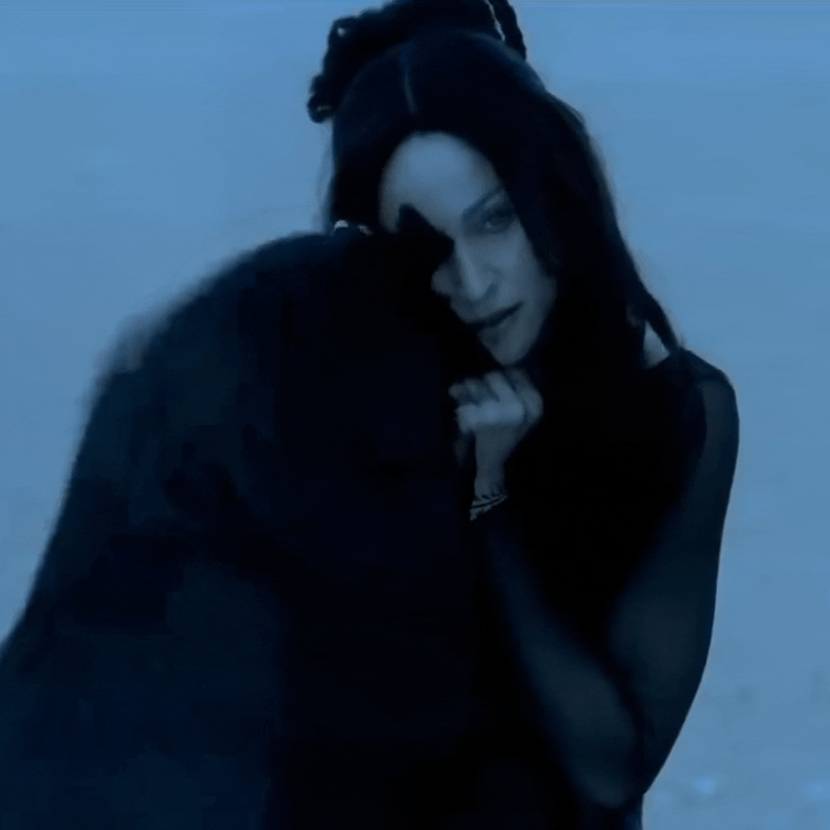 Почему клип Мадонны Frozen можно назвать видеокампанией коллекции Jean Paul Gaultier весна-лето 1998