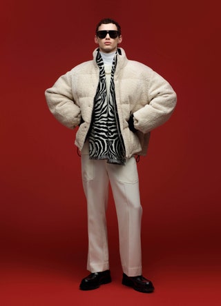 Куртка Berluti 684000 рублей свитер Dolce  Gabbana 129000 рублей водолазка Brioni 61600 рублей брюки Lanvin 82750 рублей...