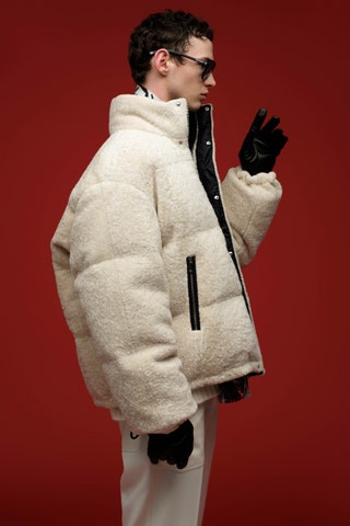 Куртка Berluti 684000 рублей свитер Dolce  Gabbana 129000 рублей водолазка Brioni 61600 рублей брюки Lanvin 82750 рублей...