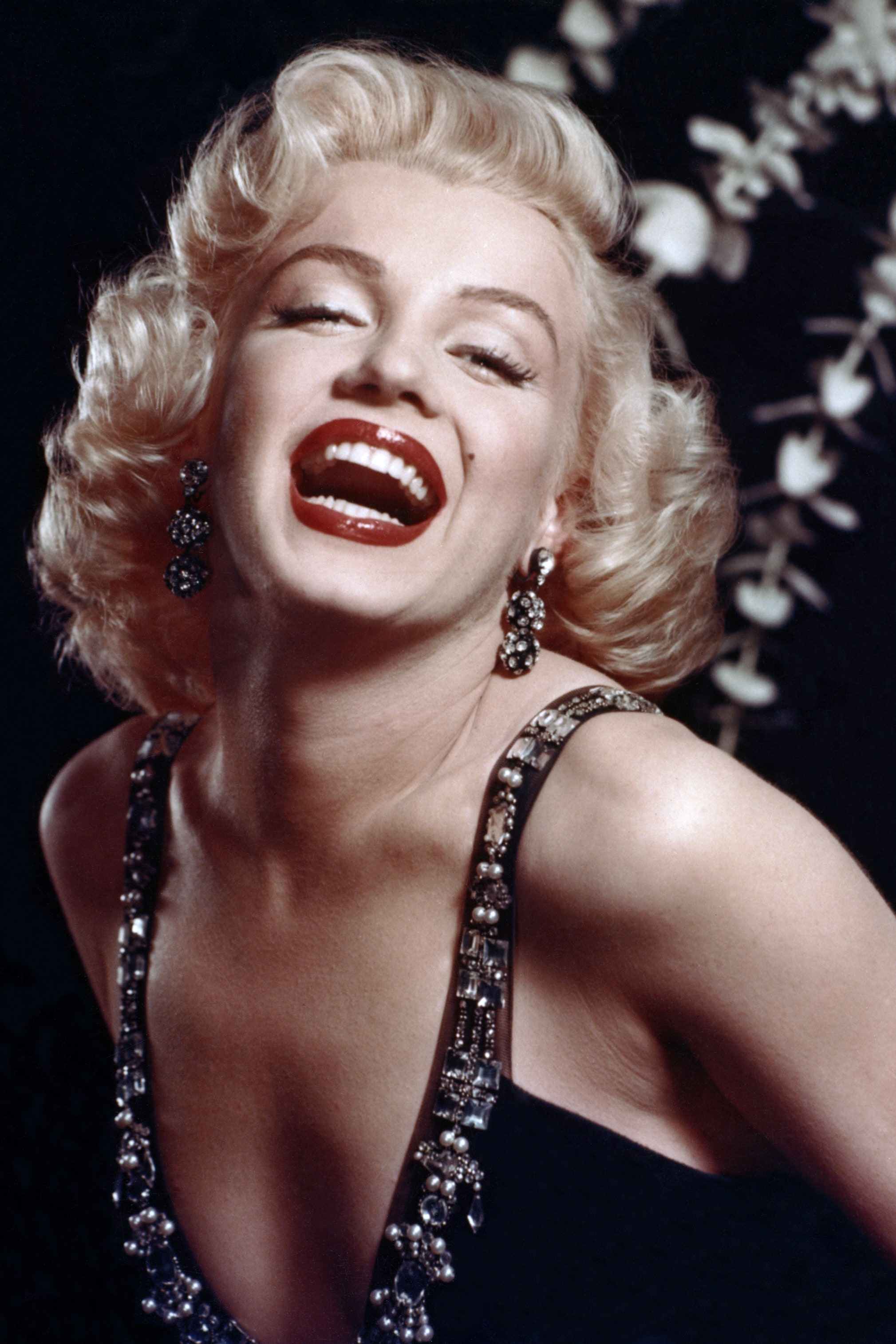 CIRCA 1952  Actress Marilyn Monroe poses for a portrait in circa 1952.