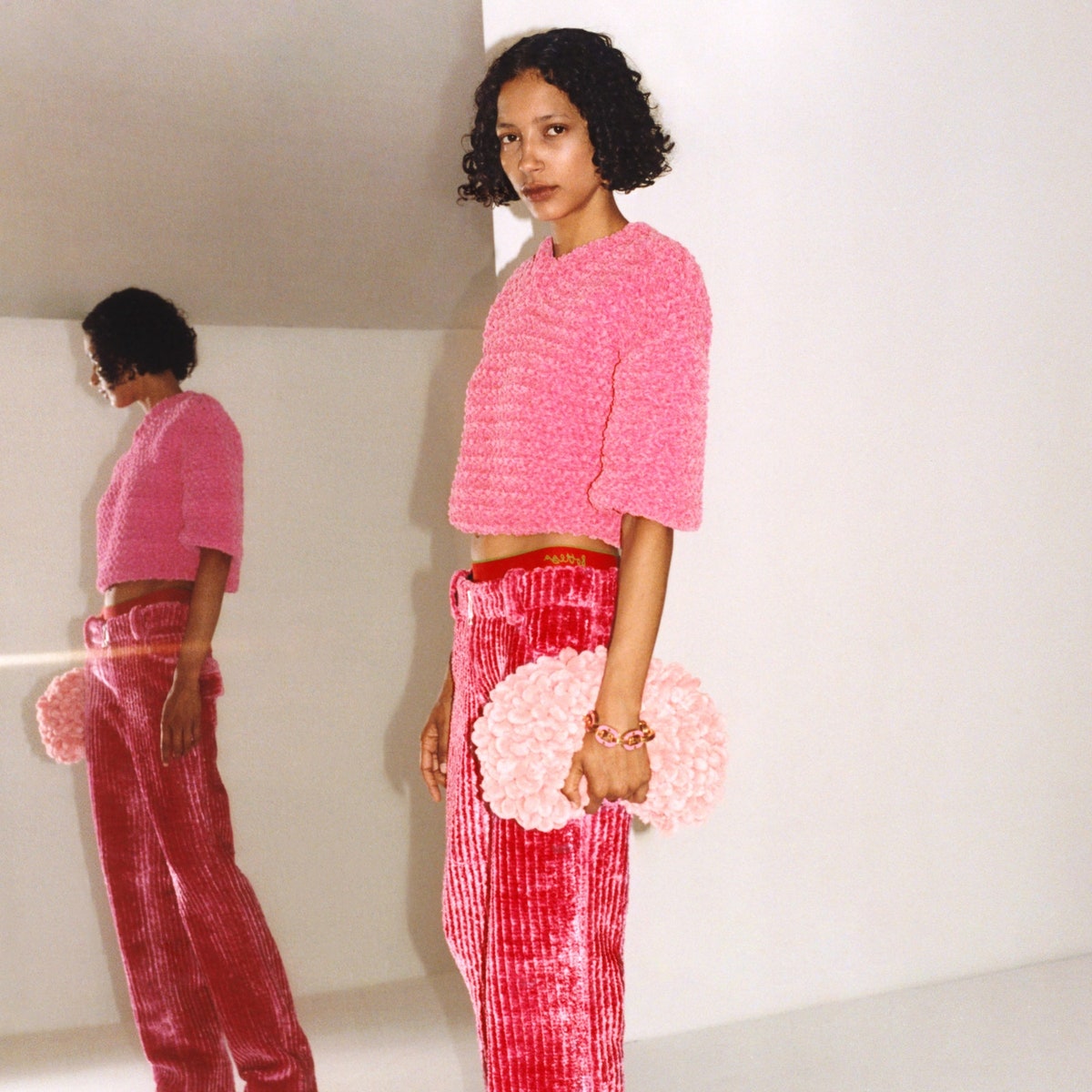 6 цветовых сочетаний из коллекции Bottega Veneta resort 2022, которые стоит повторить уже в этом сезоне