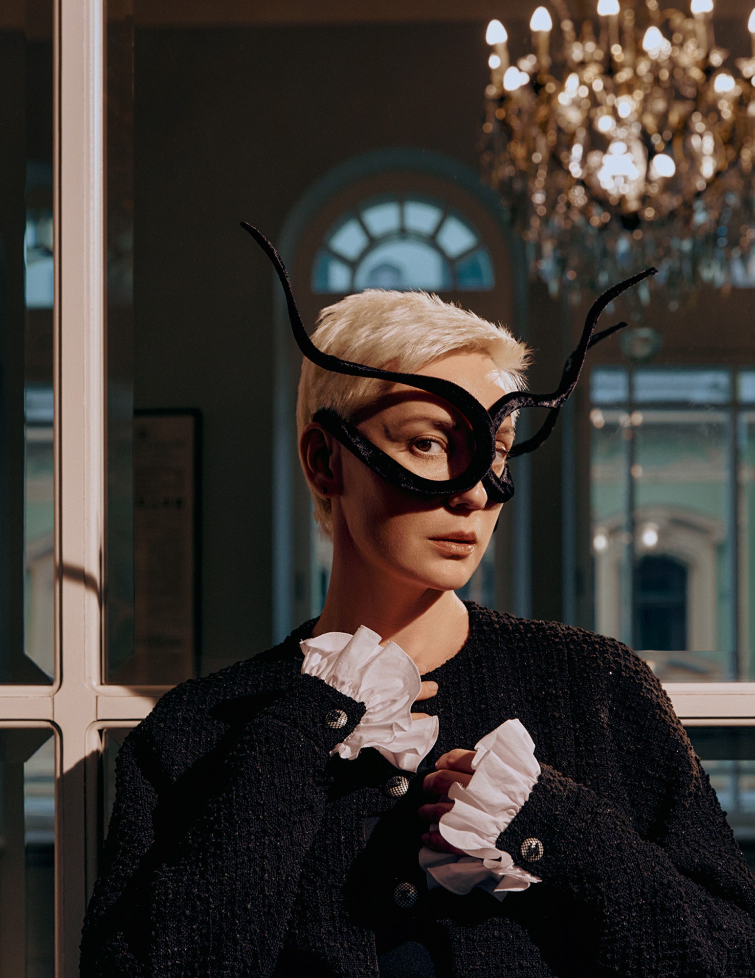 На Чулпан ­Хаматовой твидовый жакет хлопковая блузка все Chanel бархатная маска Polyakov Couture
