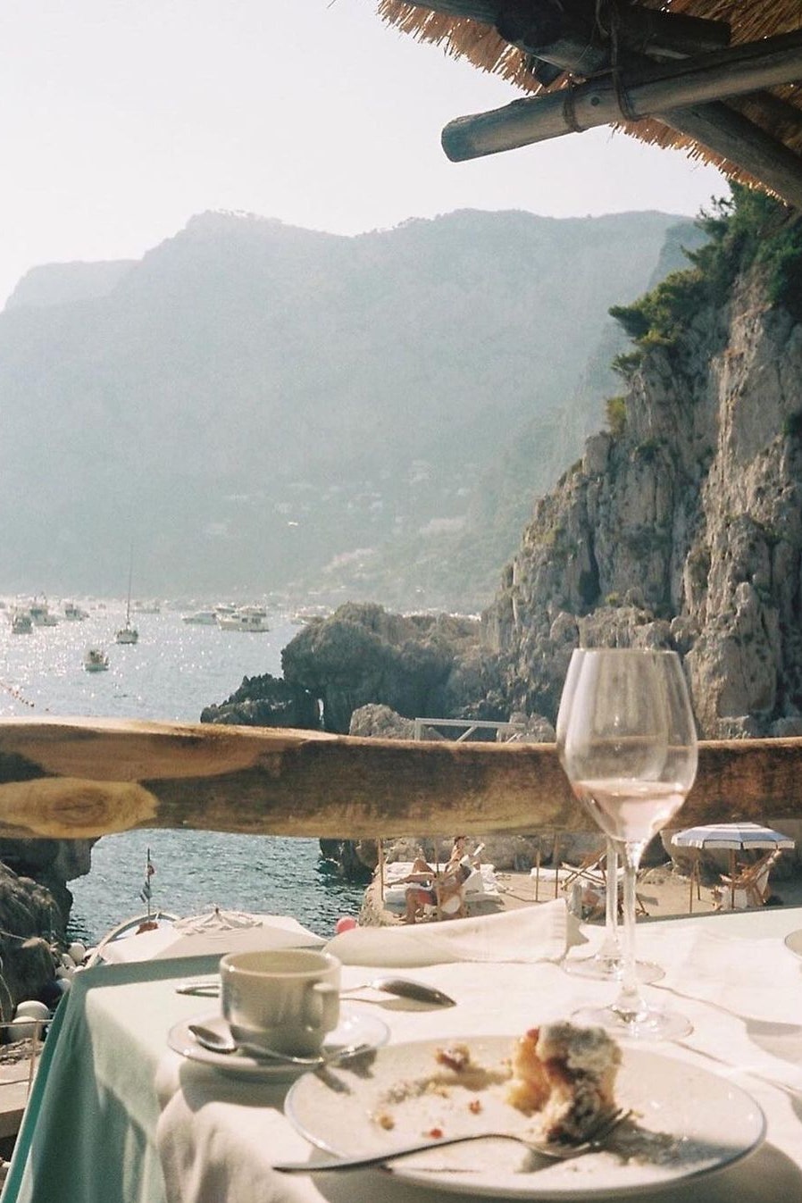 Самый простой способ переместиться на Сицилию в режиме закрытых границ — бокал вина