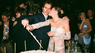 Парижская свадьба Камиль Шарьер платье из винтажного кружева ресторан Maxims и дух «ревущих двадцатых»