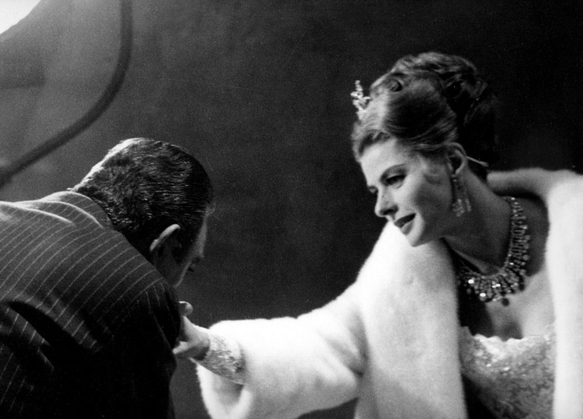 Кадр из фильма «Визит» с Ингрид Бергман в главной роли 1964. На актрисе брошь и колье из платины с бриллиантами Bvlgari