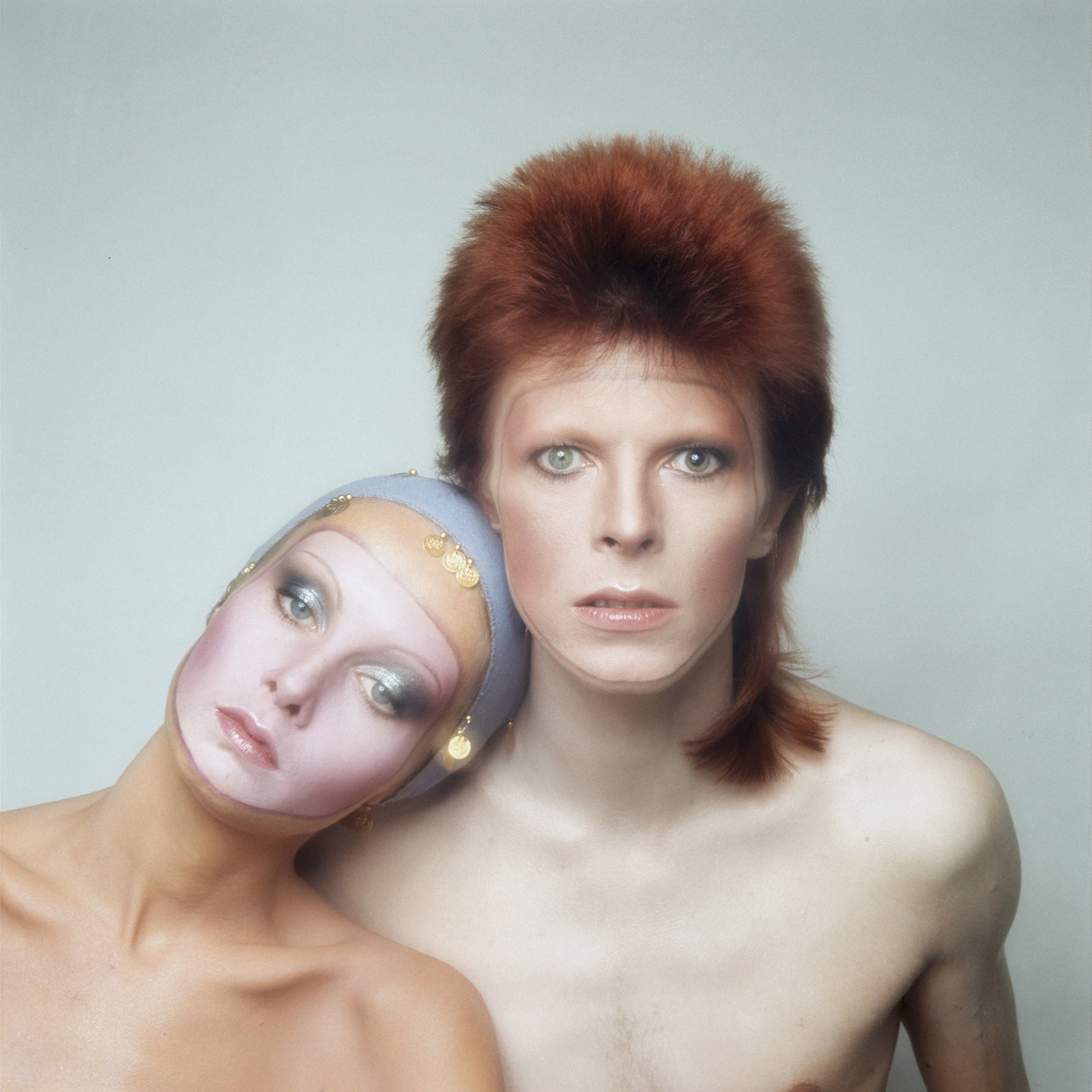 English model Twiggy poses with David Bowie in Paris for the cover of his 'Pin Ups' album 1973.