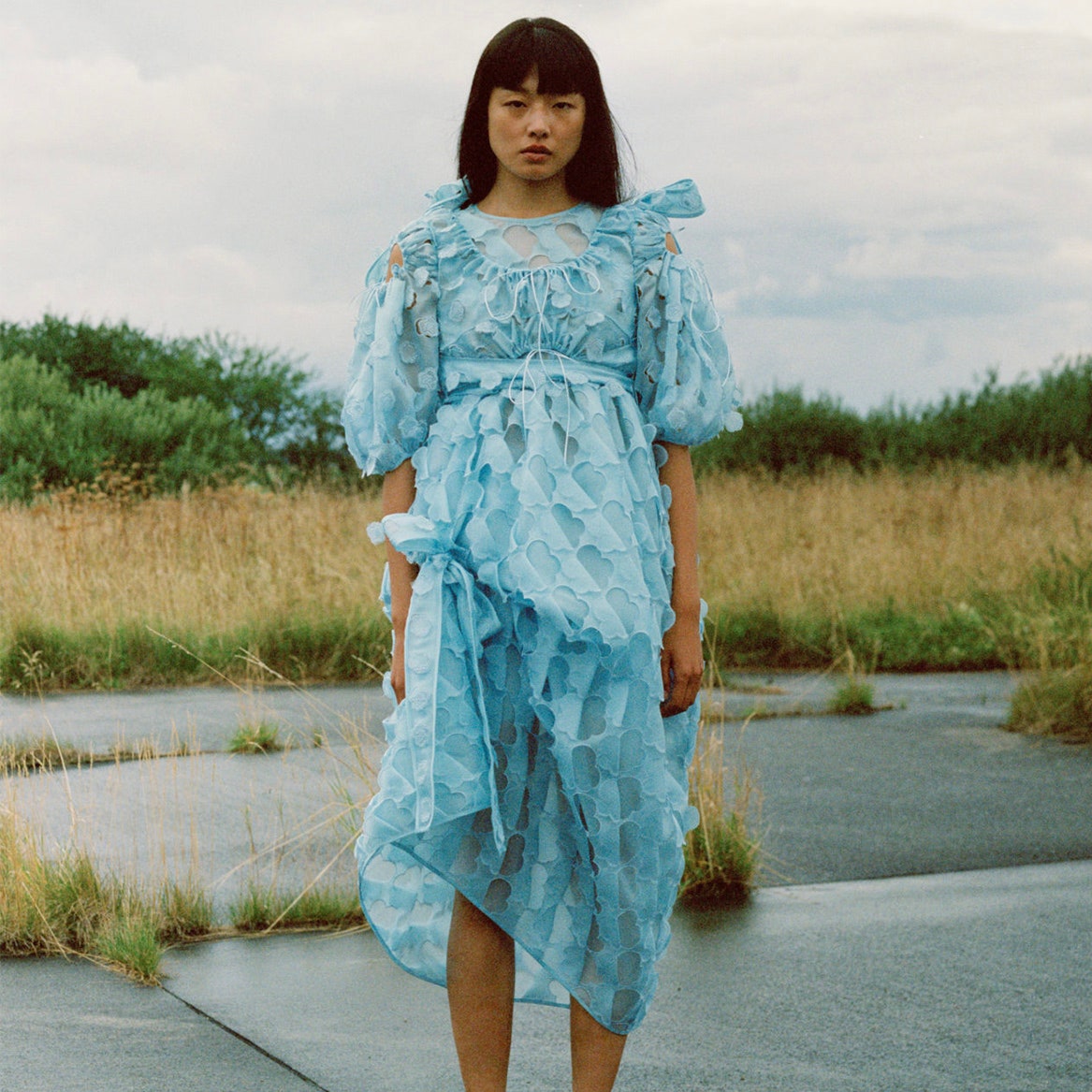 Если верить Loewe и Cecilie Bahnsen, голубой &- главный цвет будущей весны