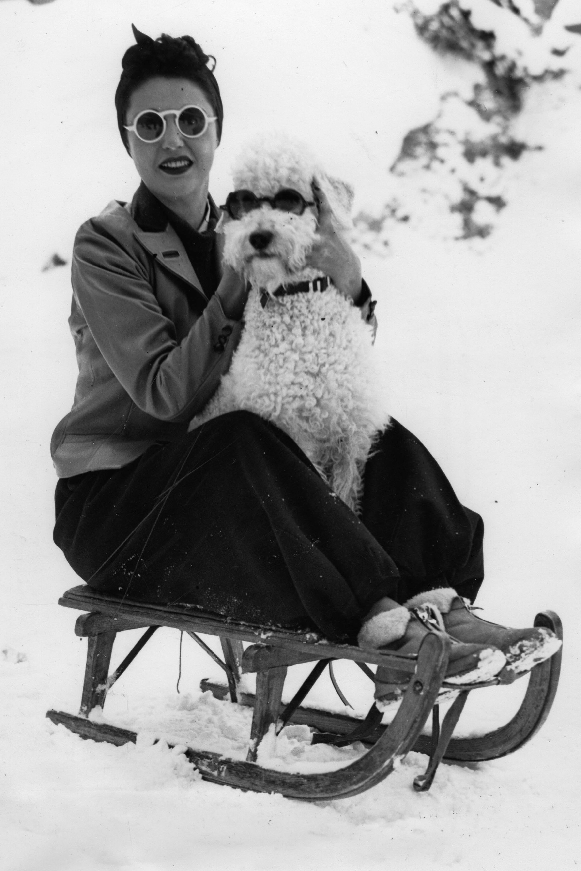 UNSPECIFIED  JANUARY 05  The American actress Melitta Mara with her dog Frisco Photograph Suisse St Moritz 1939    Die...