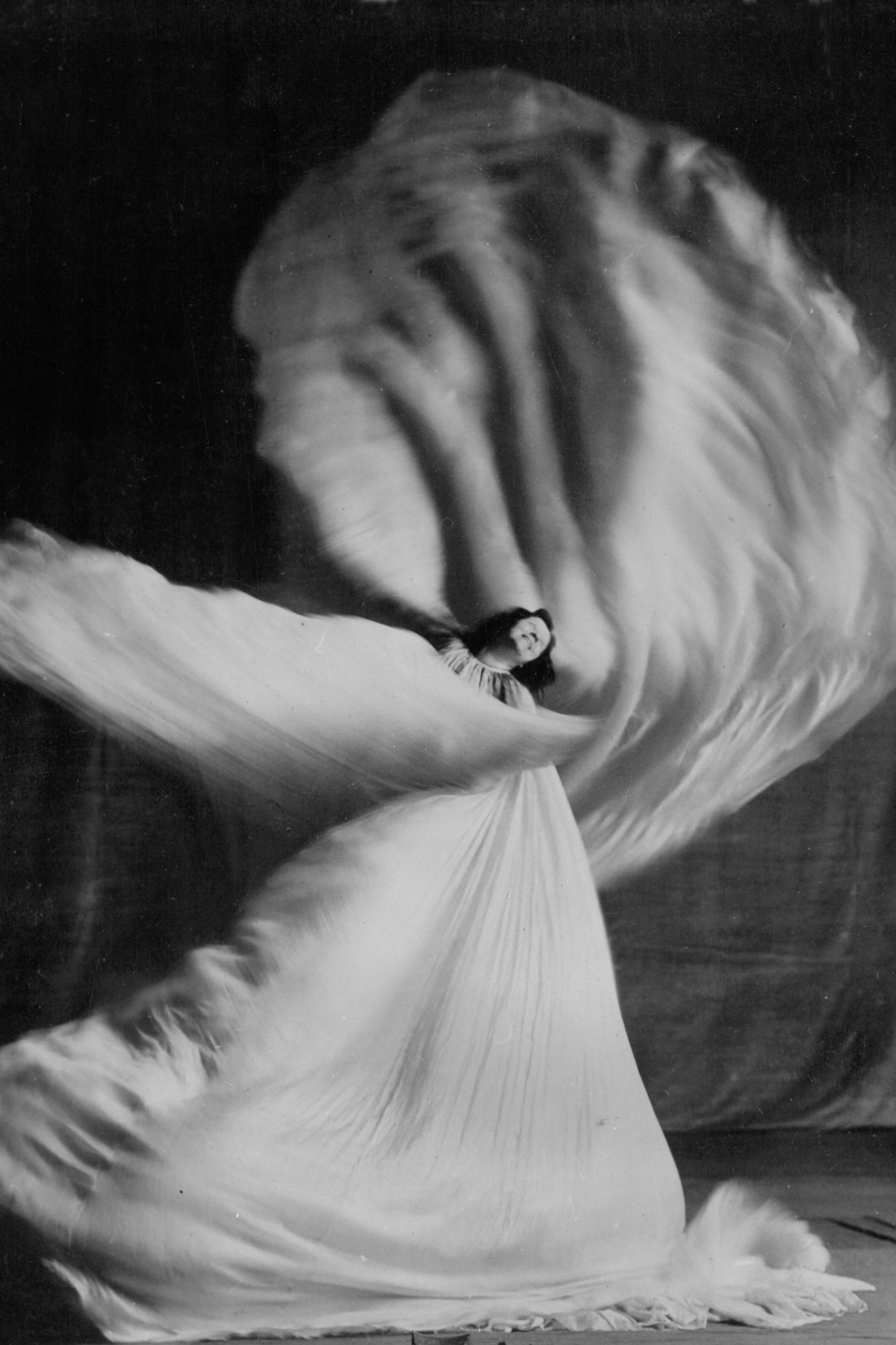 Как платье Лои Фуллер стало важной вехой в истории современного танца