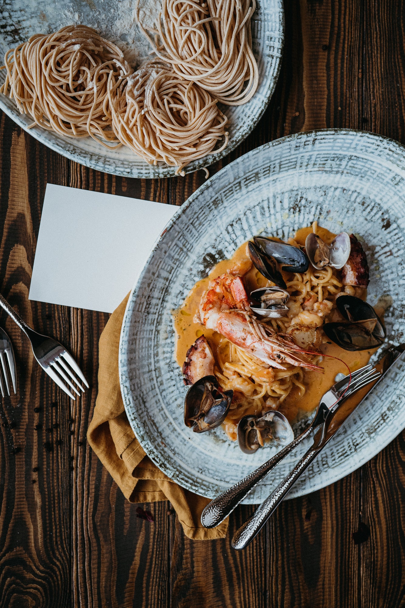 Спагетти алла карбонара с морепродуктами Lumicino
