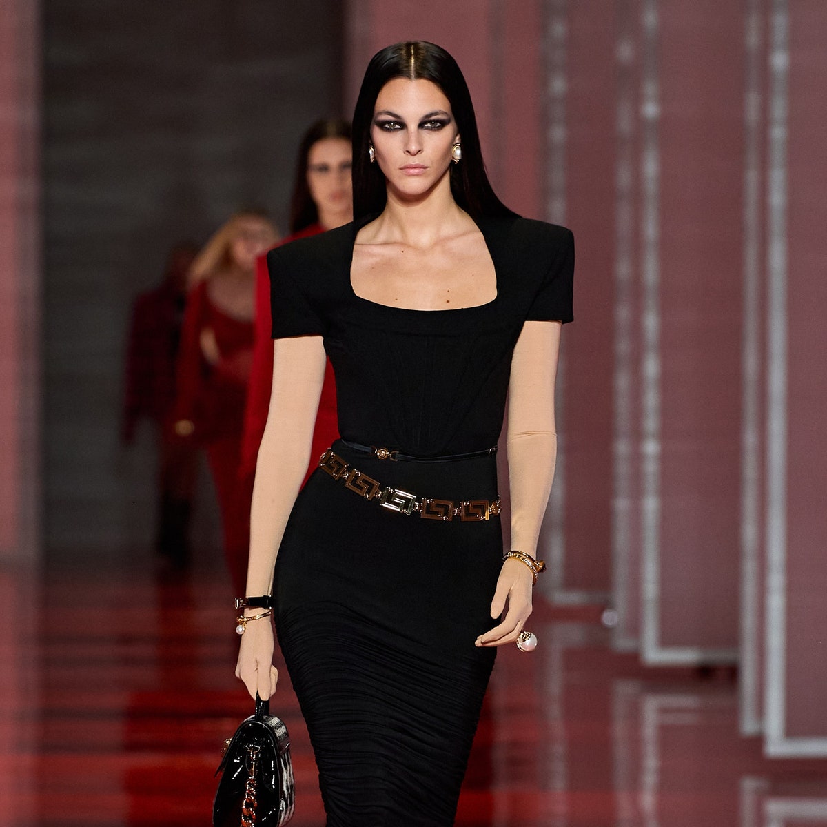 Донателла рассказывает о своей любви к моде в новом показе Versace