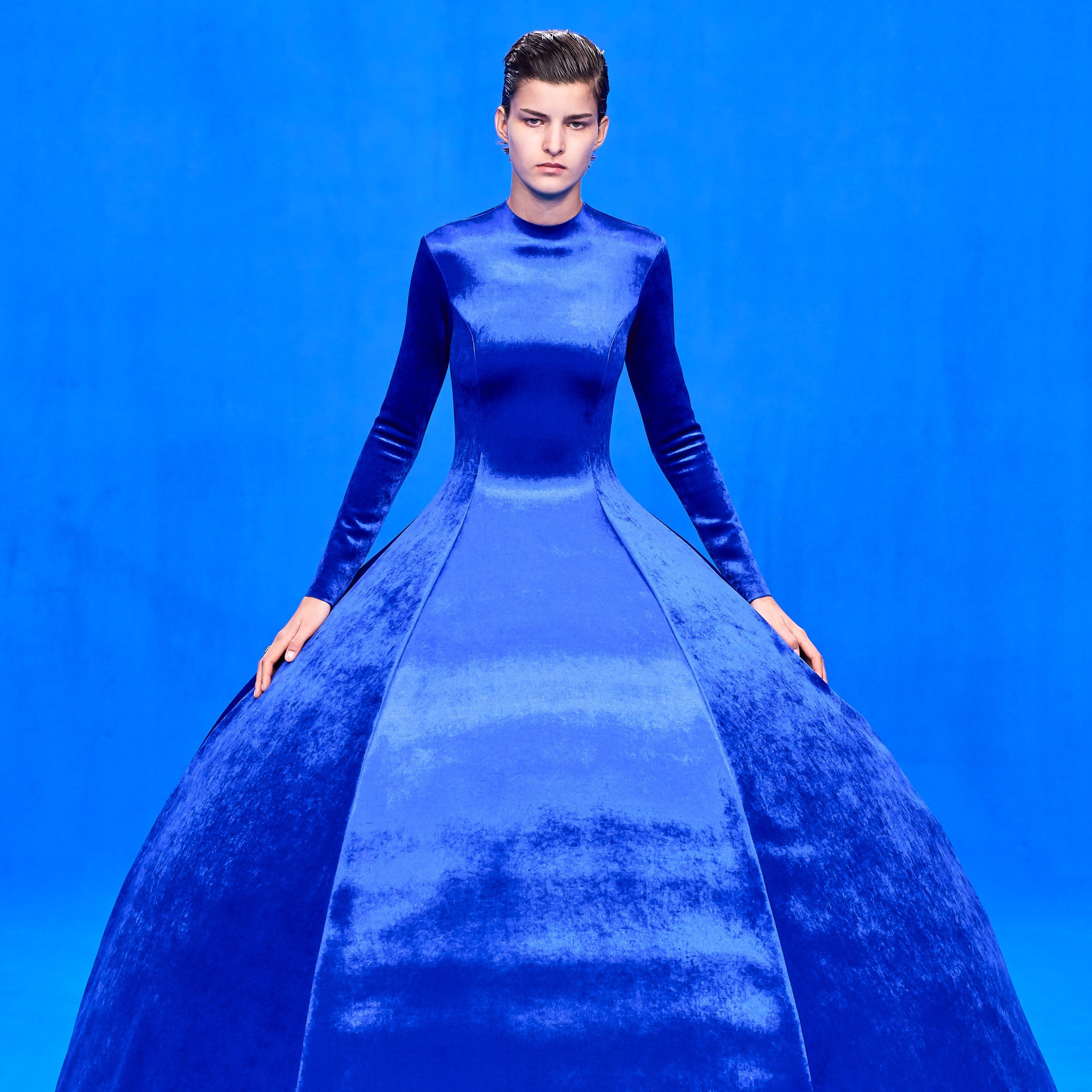 20 знаковых образов в истории моды в оттенках синего &- цвета мира и свободы